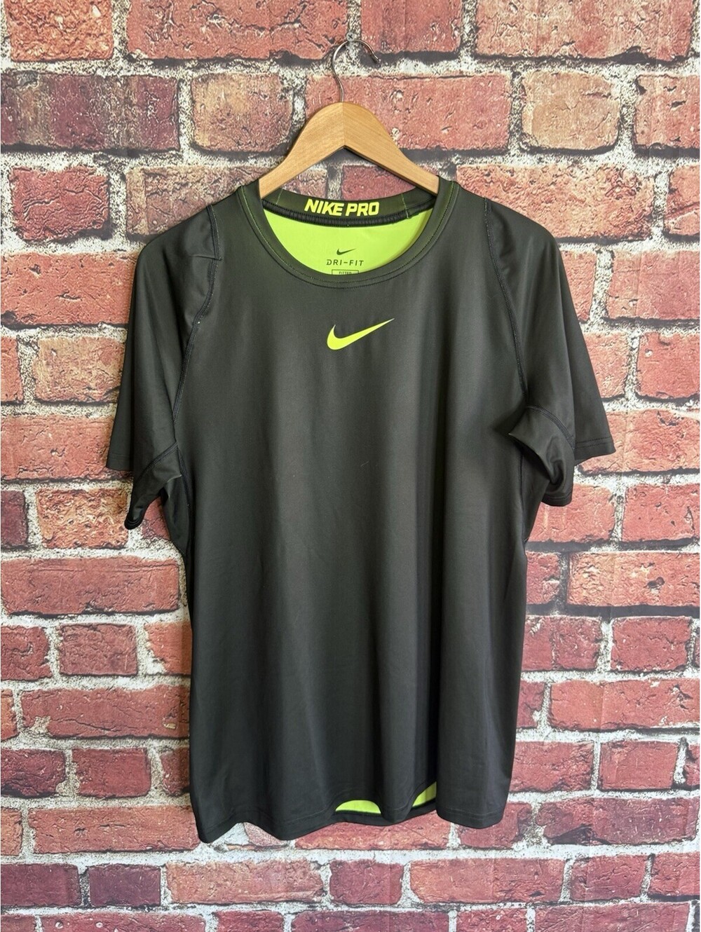 Nike Pro Mens Green Short Sleeve Athletic Color Changing Size Large Dri-Fit